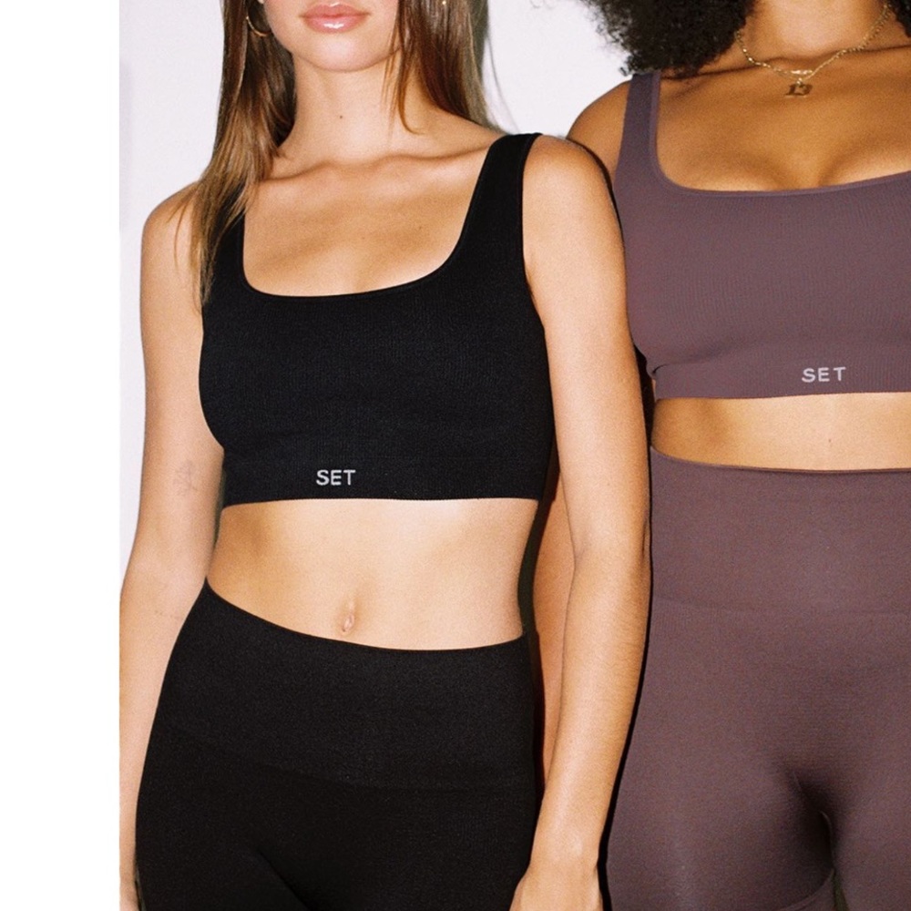 Set active small black Sculptflex square cut bra